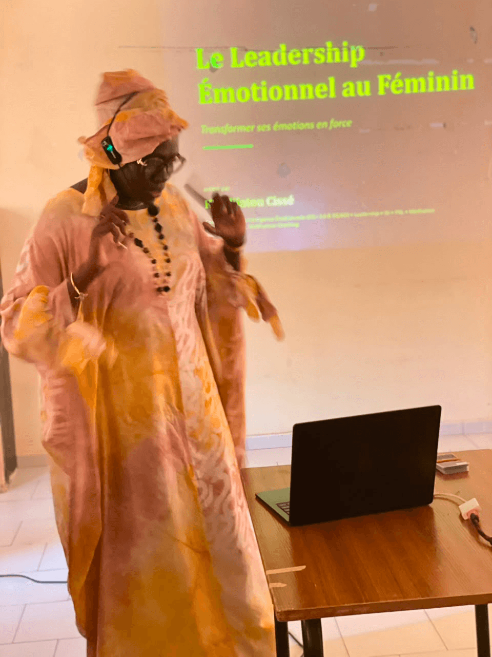 Khadijatou Cissé anime une session intitulée Le Leadership émotionnel au féminin.