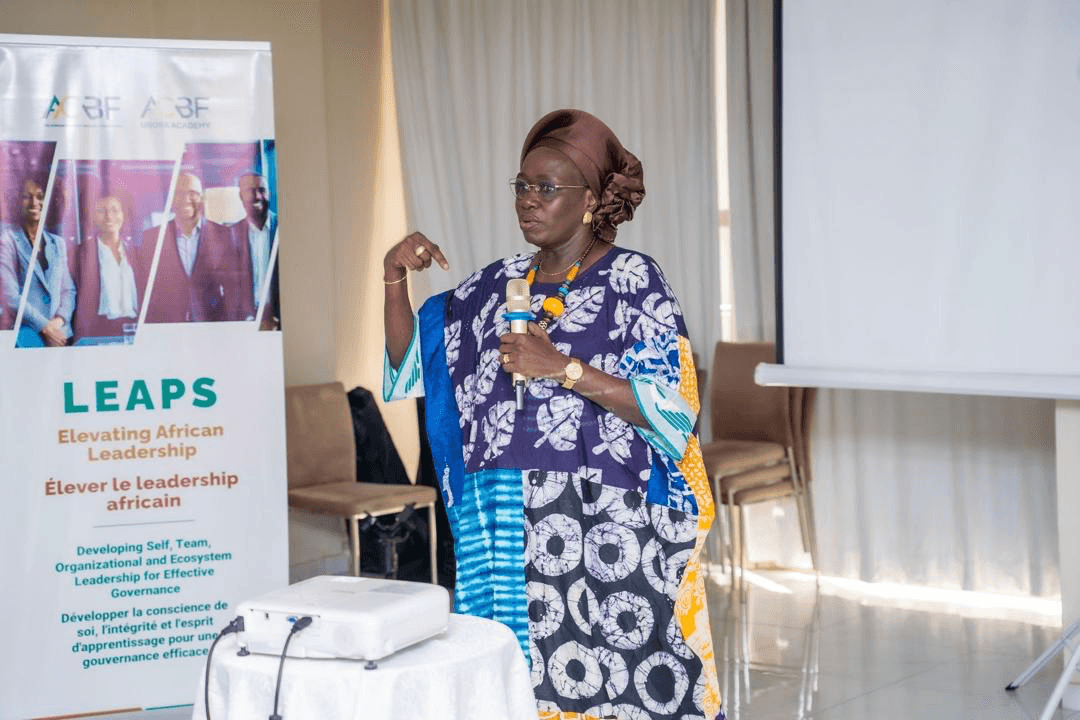Khadijatou Cissé anime une session du programme LEAPS.